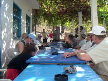 Tee und Imbiss bei einer Bauernfamilie